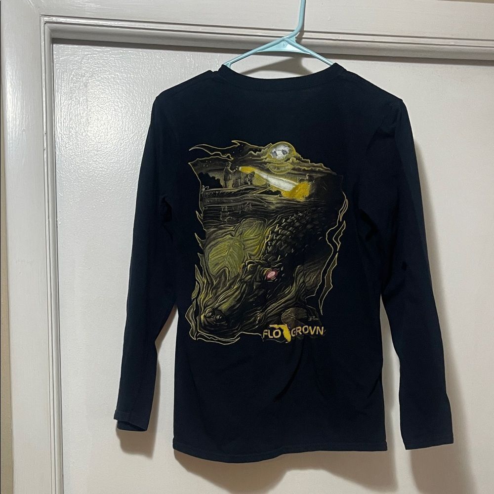 Flo grown shirt size small